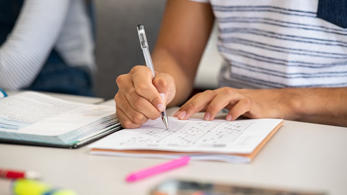 Simulados e Testes para Exército: Ferramentas Essenciais para Avaliação 18 Simulados e Testes para Exército: Ferramentas Essenciais para Avaliação